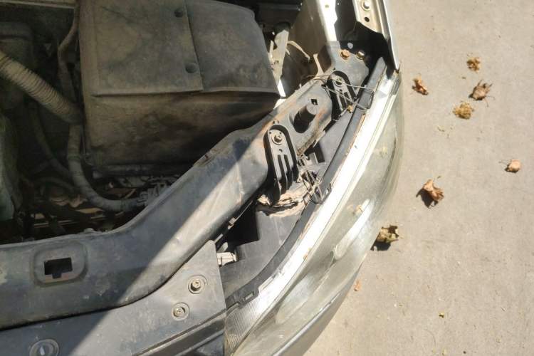 Used Roewe 350 2012 1.5L Automatic Smart Value Edition Engine Bay Left