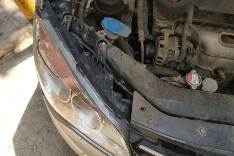 Used Roewe 350 2012 1.5L Automatic Smart Value Edition Engine Bay Right