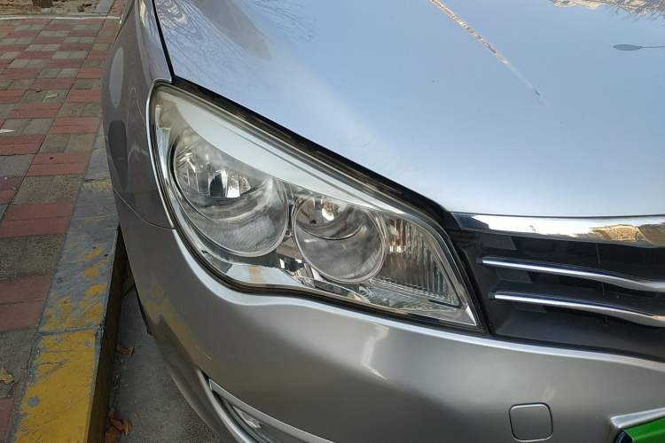 Used Roewe 350 2012 1.5L Automatic Smart Value Edition Right Front Headlight