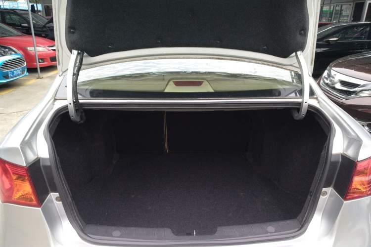 Used Roewe 350 2012 1.5L Manual Smart Value Edition Trunk