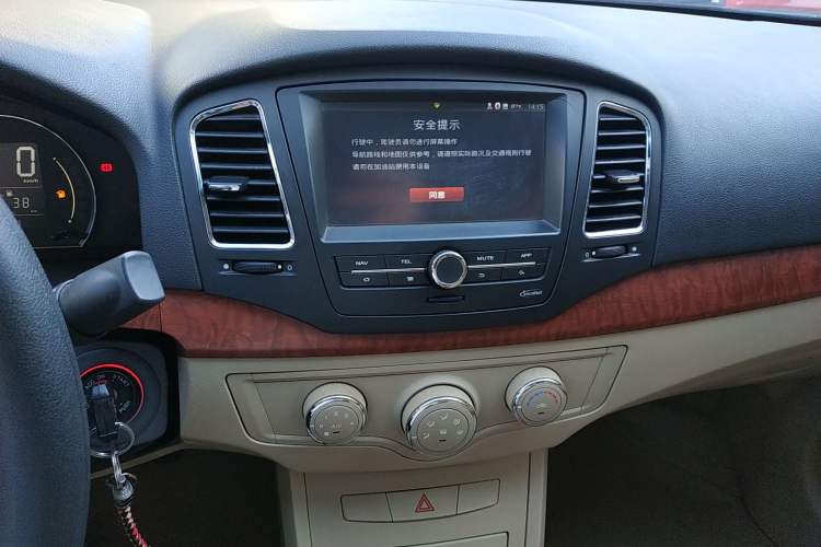 Used Roewe 350 2012 1.5L Manual Smart Value Edition Audio And AC Panel