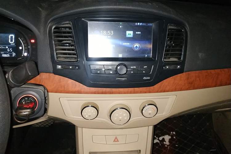 Used Roewe 350 2012 1.5L Automatic Smart Value Edition Audio And AC Panel