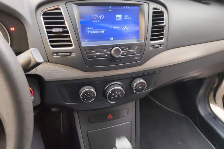 Used Roewe 350 2012 1.5L Automatic Smart Value Edition Audio And AC Panel