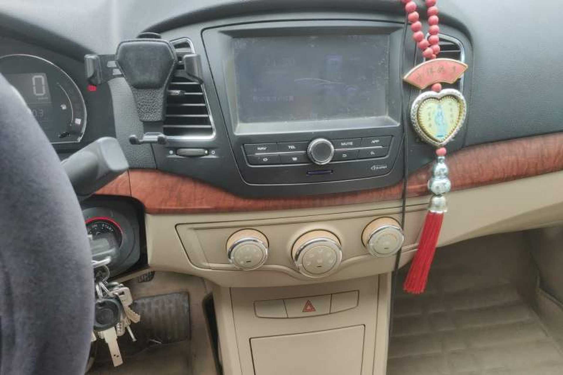 Used Roewe 350 2012 1.5L Manual New Year Special Value Edition Audio And AC Panel