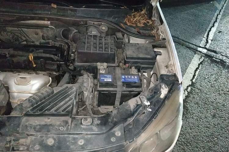Used Roewe 350 2012 1.5L Automatic Smart Value Edition Engine Bay Left