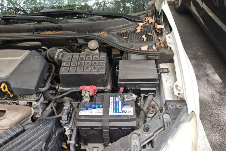 Used Roewe 350 2012 1.5L Automatic Smart Value Edition Engine Bay Left