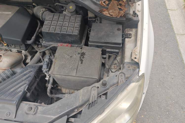 Used Roewe 350 2012 1.5L Automatic Smart Value Edition Engine Bay Left