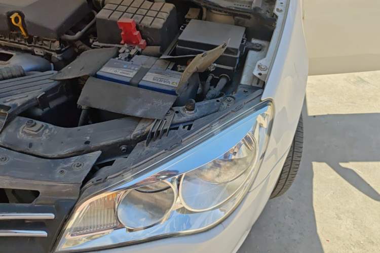Used Roewe 350 2012 1.5L Automatic Smart Value Edition Engine Bay Left