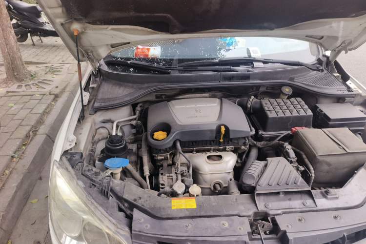 Used Roewe 350 2012 1.5L Manual Smart Value Edition Engine Bay Right