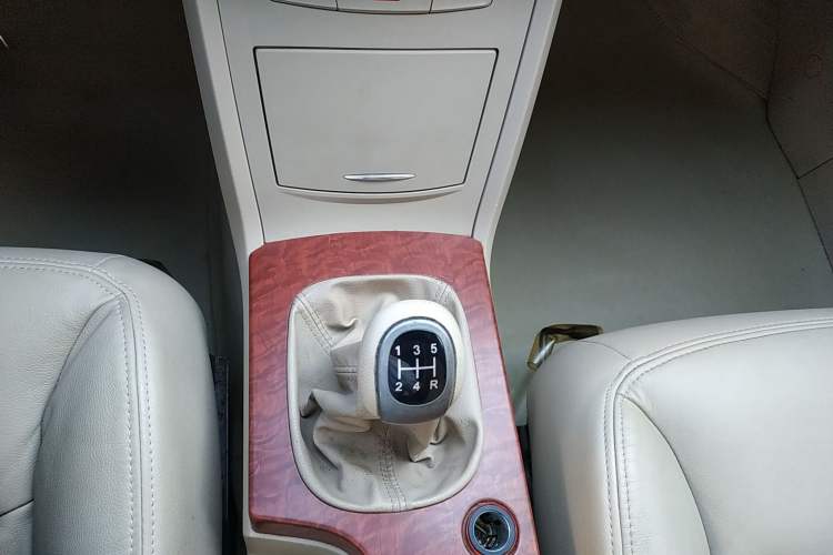 Used Roewe 350 2012 1.5L Manual Smart Value Edition Gear Lever