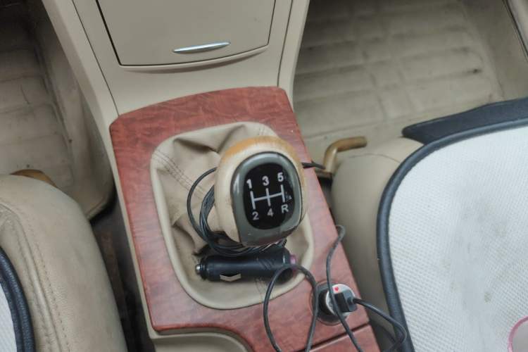 Used Roewe 350 2012 1.5L Manual New Year Special Value Edition Gear Lever