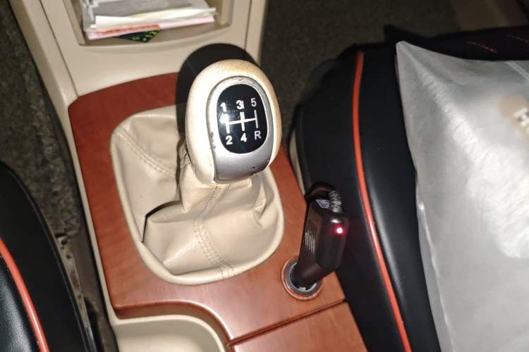Used Roewe 350 2012 1.5L Manual New Year Special Value Edition Gear Lever