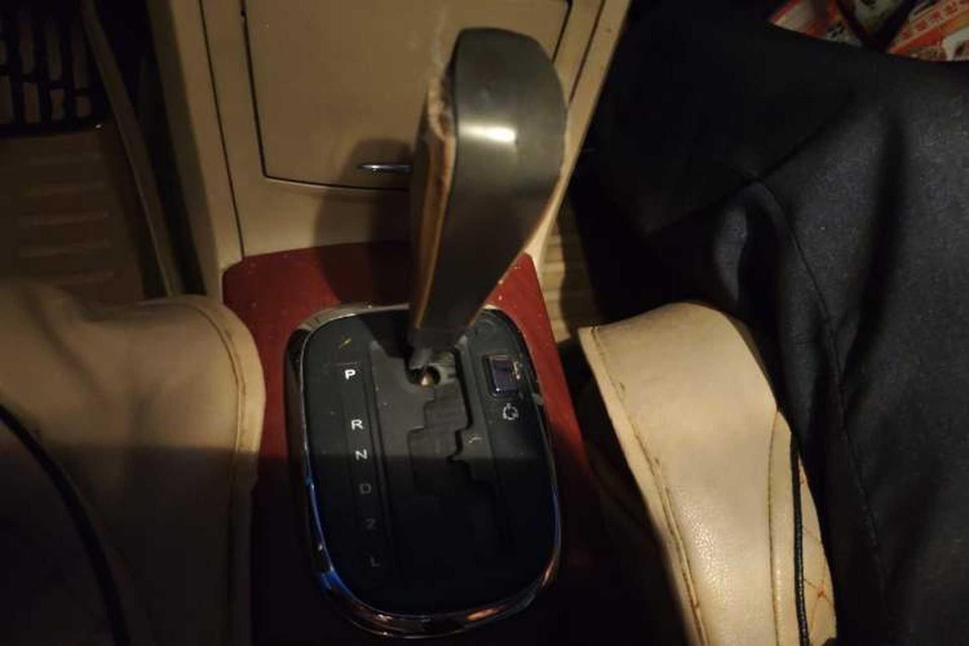 Used Roewe 350 2012 1.5L Automatic New Year Special Value Edition Gear Lever