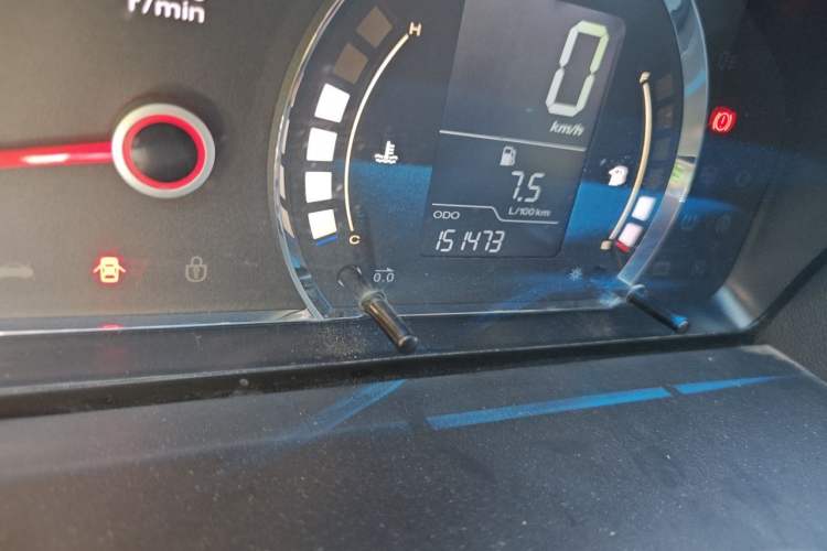 Used Roewe 350 2012 1.5L Manual New Year Special Value Edition Odometer Close Up