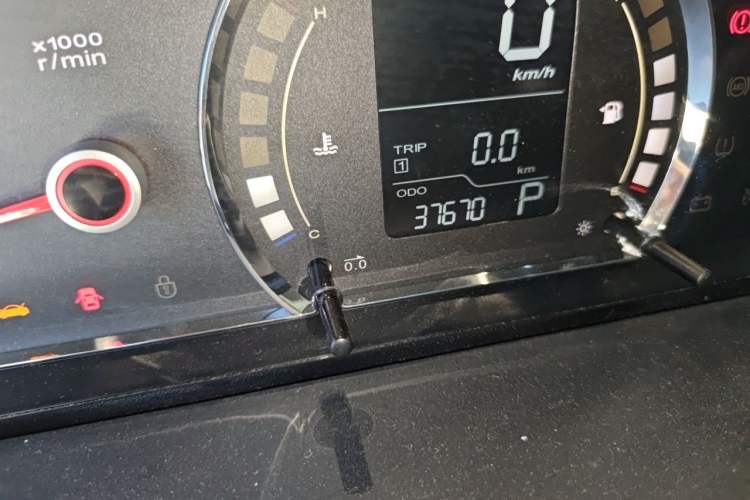 Used Roewe 350 2012 1.5L Automatic Smart Value Edition Odometer Close Up