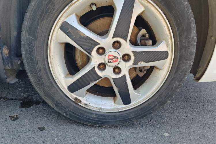 Used Roewe 350 2012 1.5L Manual New Year Special Value Edition Right Front Wheel Hub
