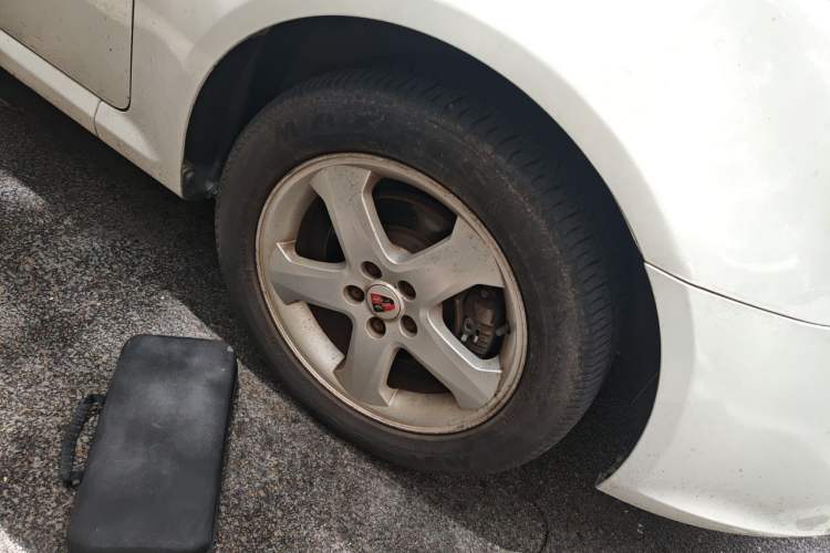 Used Roewe 350 2012 1.5L Automatic Smart Value Edition Right Front Wheel Hub