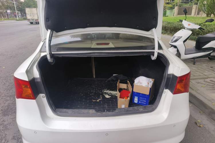Used Roewe 350 2012 1.5L Manual Smart Value Edition Trunk