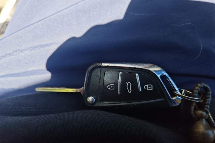 Used Roewe 350 2012 1.5L Manual New Year Special Value Edition Vehicle Key