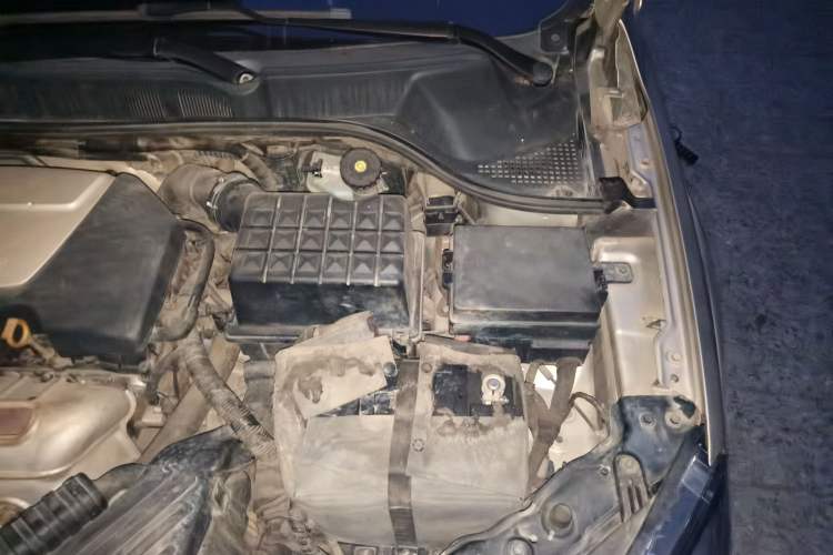 Used Roewe 350 2012 1.5L Automatic Smart Value Edition Engine Bay Left