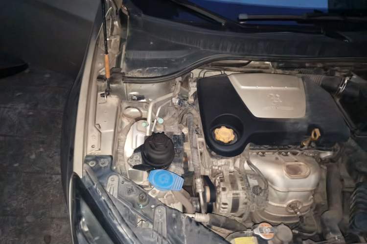 Used Roewe 350 2012 1.5L Automatic Smart Value Edition Engine Bay Right