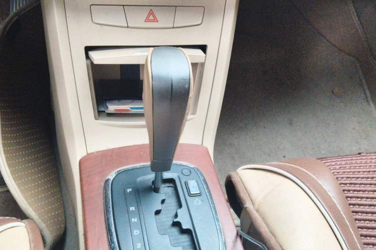 Used Roewe 350 2012 1.5L Automatic New Year Special Value Edition Gear Lever