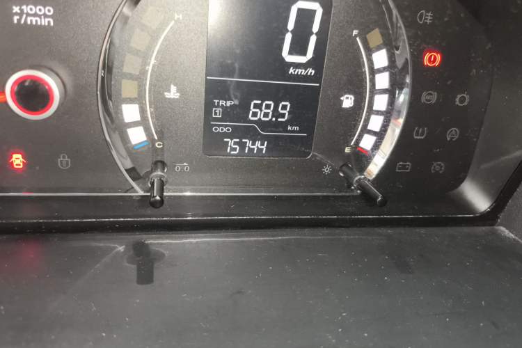 Used Roewe 350 2012 1.5L Manual Smart Value Edition Odometer Close Up
