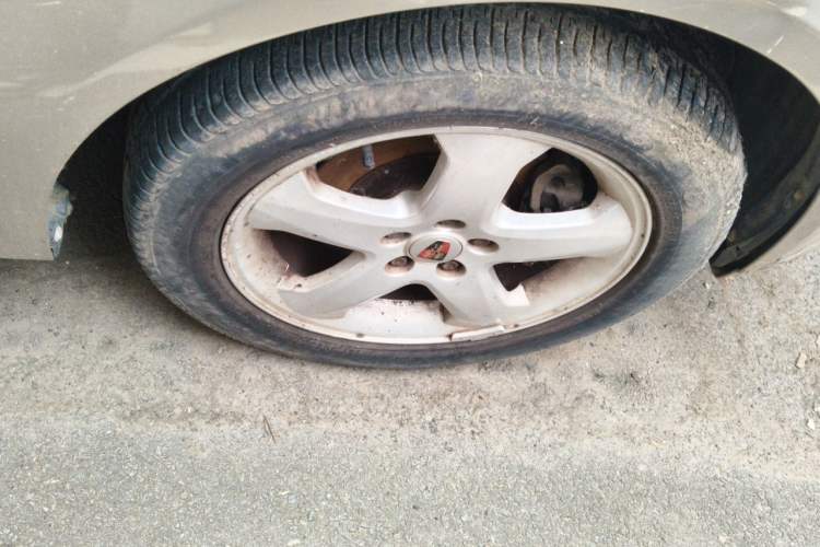Used Roewe 350 2012 1.5L Automatic New Year Special Value Edition Right Front Wheel Hub
