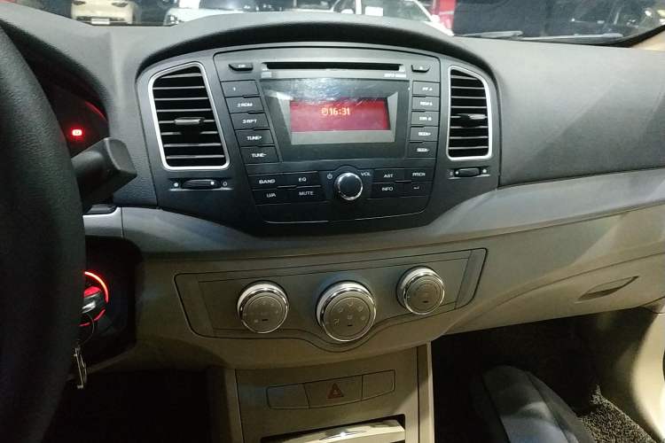 Used Roewe 350 2013 350S 1.5L Manual Xunchi Edition Audio And AC Panel