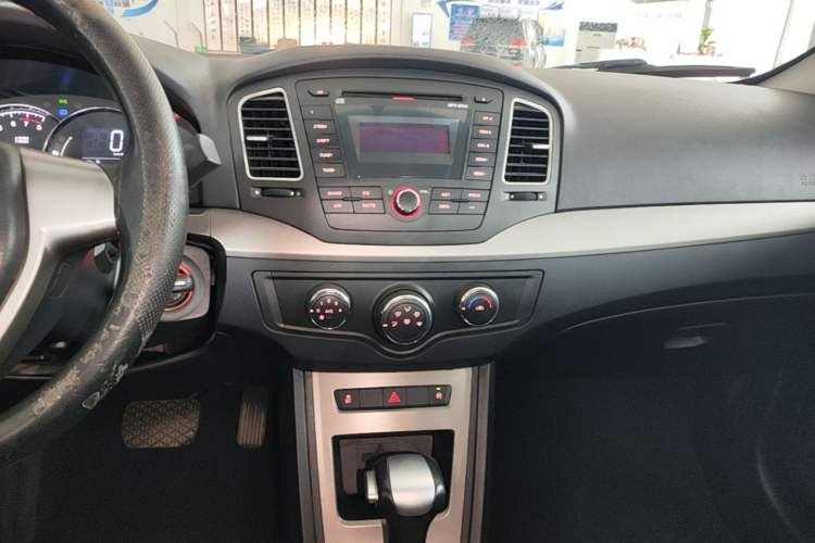 Used Roewe 350 2013 350S 1.5L Automatic Xunda Edition Audio And AC Panel