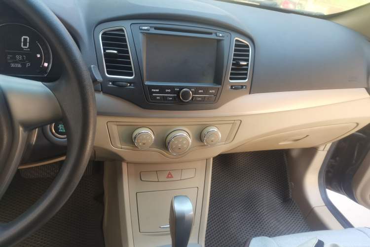 Used Roewe 350 2013 350S 1.5L Automatic Xunda Edition Audio And AC Panel
