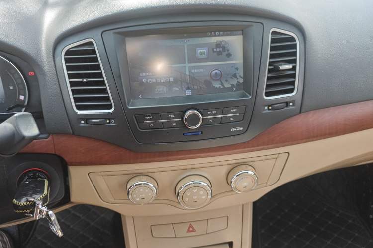 Used Roewe 350 2013 350C 1.5L Automatic Xunyue Edition Audio And AC Panel