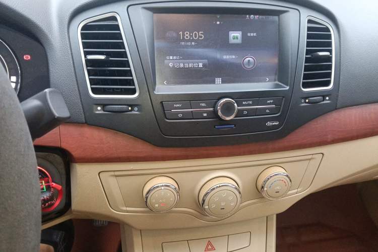 Used Roewe 350 2013 350C 1.5L Manual Swift Edition Audio And AC Panel