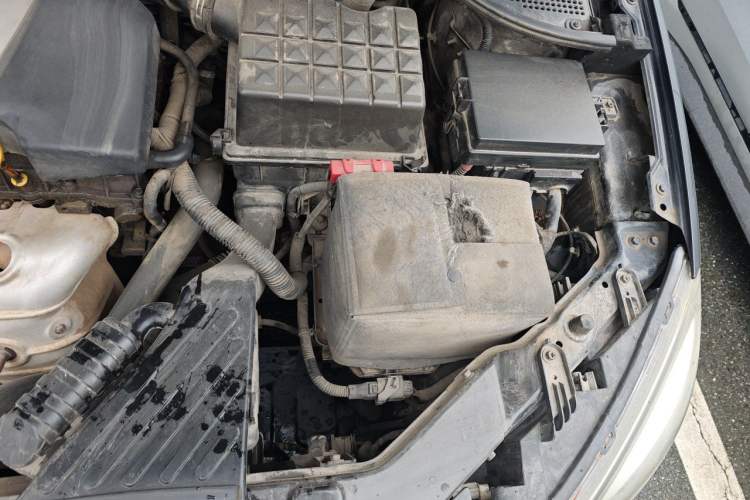 Used Roewe 350 2013 350S 1.5L Manual Xunchi Edition Engine Bay Left