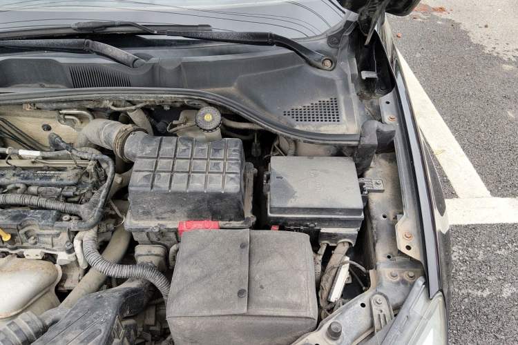 Used Roewe 350 2013 350S 1.5L Manual Xunchi Edition Engine Bay Left