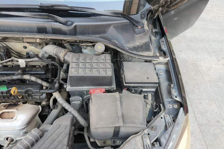 Used Roewe 350 2013 350S 1.5L Manual Xunchi Edition Engine Bay Left
