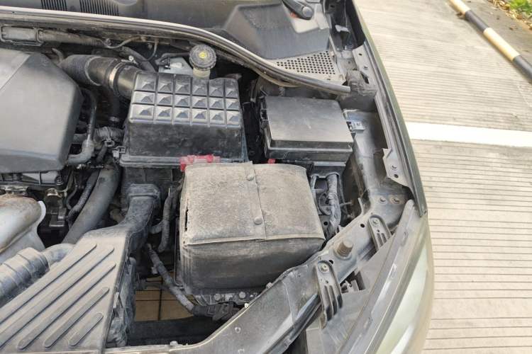 Used Roewe 350 2013 350S 1.5L Manual Xunchi Edition Engine Bay Left