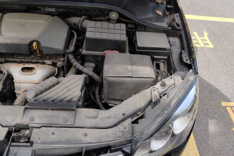 Used Roewe 350 2013 350C 1.5L Automatic Xunyue Edition Engine Bay Left