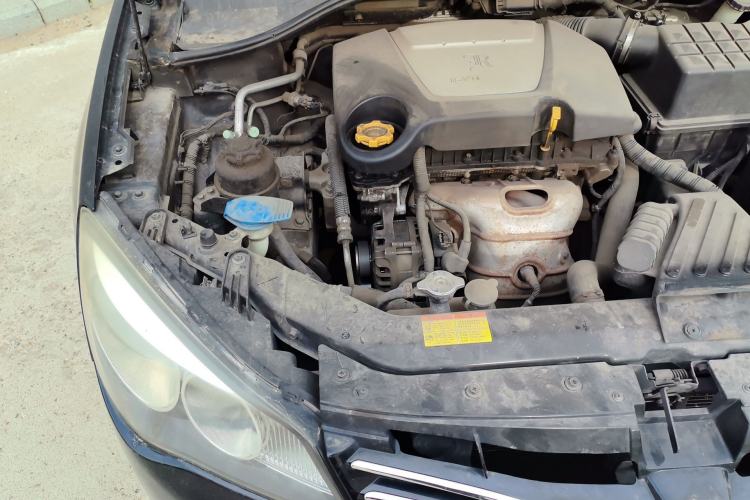 Used Roewe 350 2013 350S 1.5L Manual Xunchi Edition Engine Bay Right