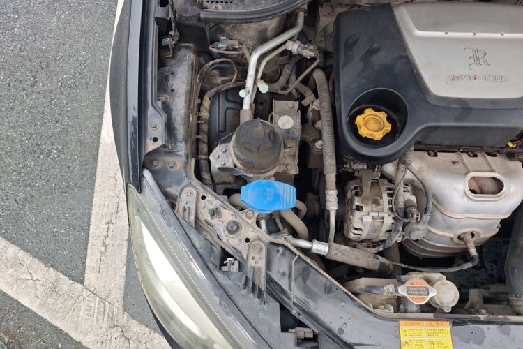 Used Roewe 350 2013 350S 1.5L Manual Xunchi Edition Engine Bay Right