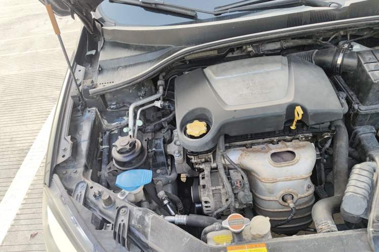 Used Roewe 350 2013 350S 1.5L Manual Xunchi Edition Engine Bay Right