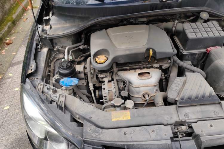 Used Roewe 350 2013 350C 1.5L Automatic Xunyue Edition Engine Bay Right