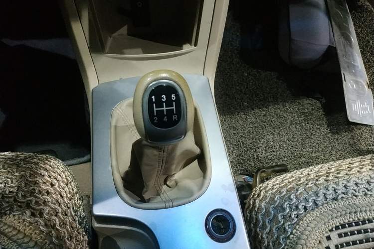 Used Roewe 350 2013 350S 1.5L Manual Xunchi Edition Gear Lever