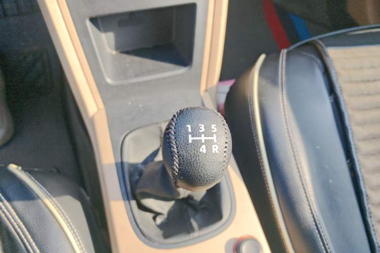 Used Roewe 350 2013 350S 1.5L Manual Xunchi Edition Gear Lever