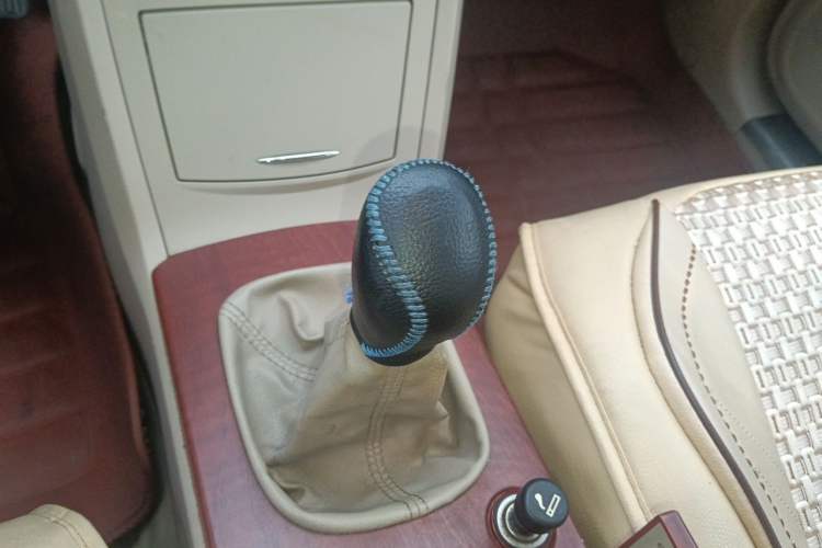 Used Roewe 350 2013 350C 1.5L Manual Swift Edition Gear Lever