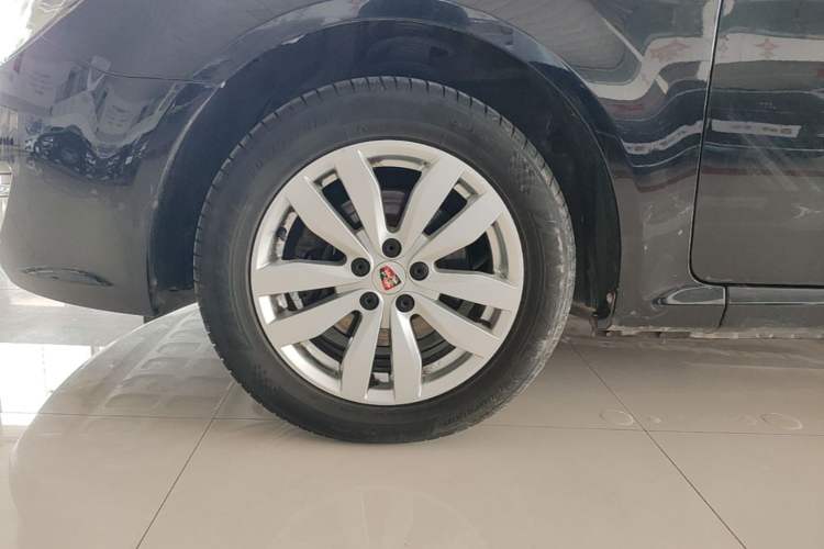 Used Roewe 350 2013 350S 1.5L Automatic Xunda Edition Left Front Wheel Hub