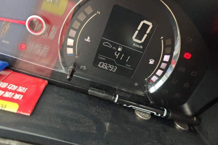 Used Roewe 350 2013 350S 1.5L Manual Xunchi Edition Odometer Close Up