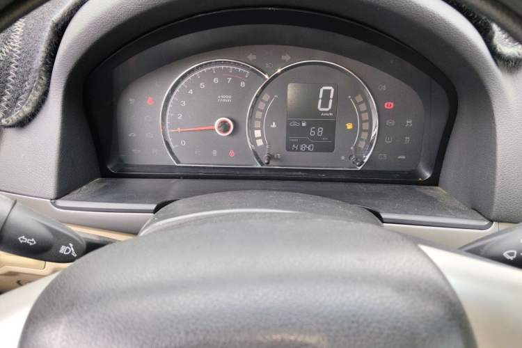 Used Roewe 350 2013 350S 1.5L Manual Xunchi Edition Odometer Close Up
