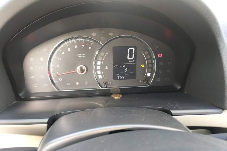 Used Roewe 350 2013 350S 1.5L Manual Xunchi Edition Odometer Close Up