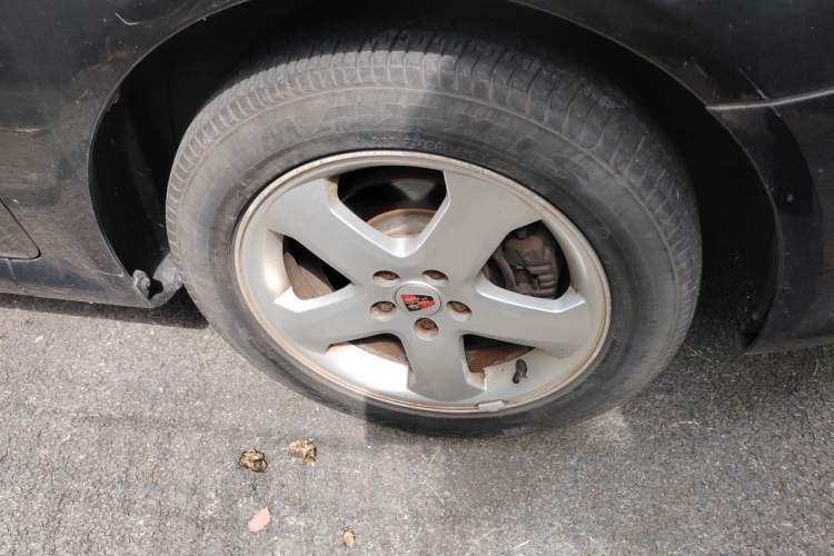 Used Roewe 350 2013 350C 1.5L Automatic Xunyue Edition Right Front Wheel Hub